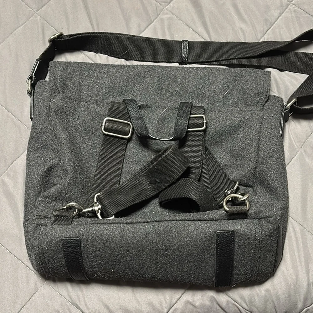 POTTERY BARN GRAY ESSEX FELT MESSENGER BACKPACK BAG